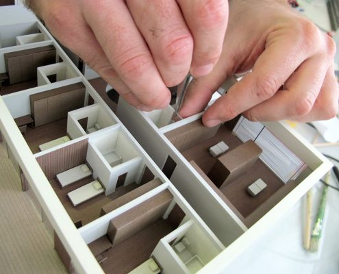 Farebný prezentačný model rodinného domu, s možnosťou odnímania striech objektu