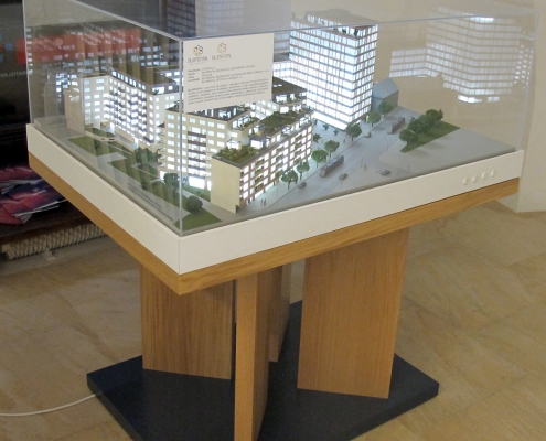 Farebný etapový model bytového a kancelárskeho objektu s nasvietením
