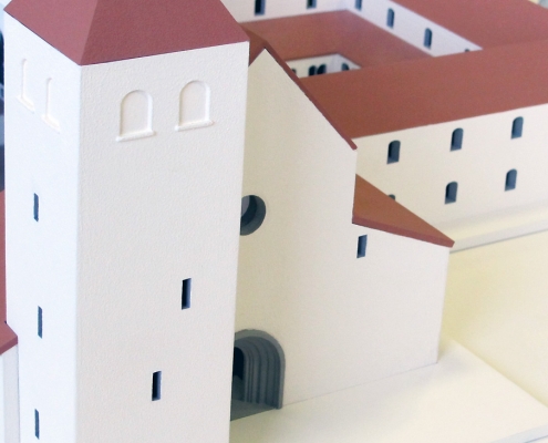 Farebný prezentačný model kláštora s rezovou hranou