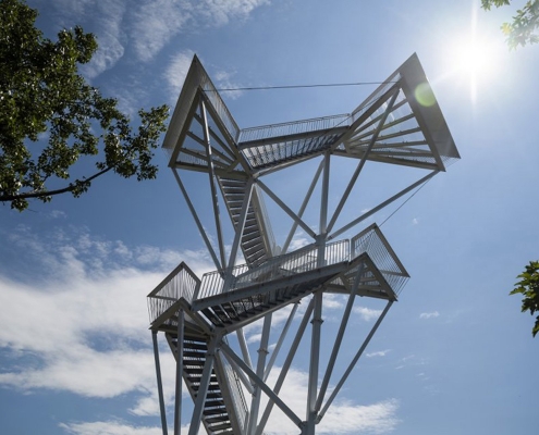 Detailný plnofarebný prezentačný model atypickej stavby Vyhliadkovej veže na Devínskej kobyle.