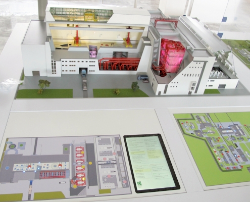 Plnofarebný rezový model budovou reaktora a strojovne Jadrovej elektrárne A1 v Jaslovských Bohuniciach