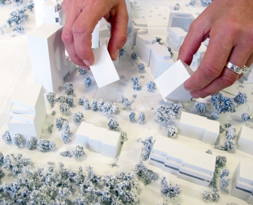 Monochromatický pracovný model mestskej časti v Bratislave v Dúbravke s odnímateľnými objektmi